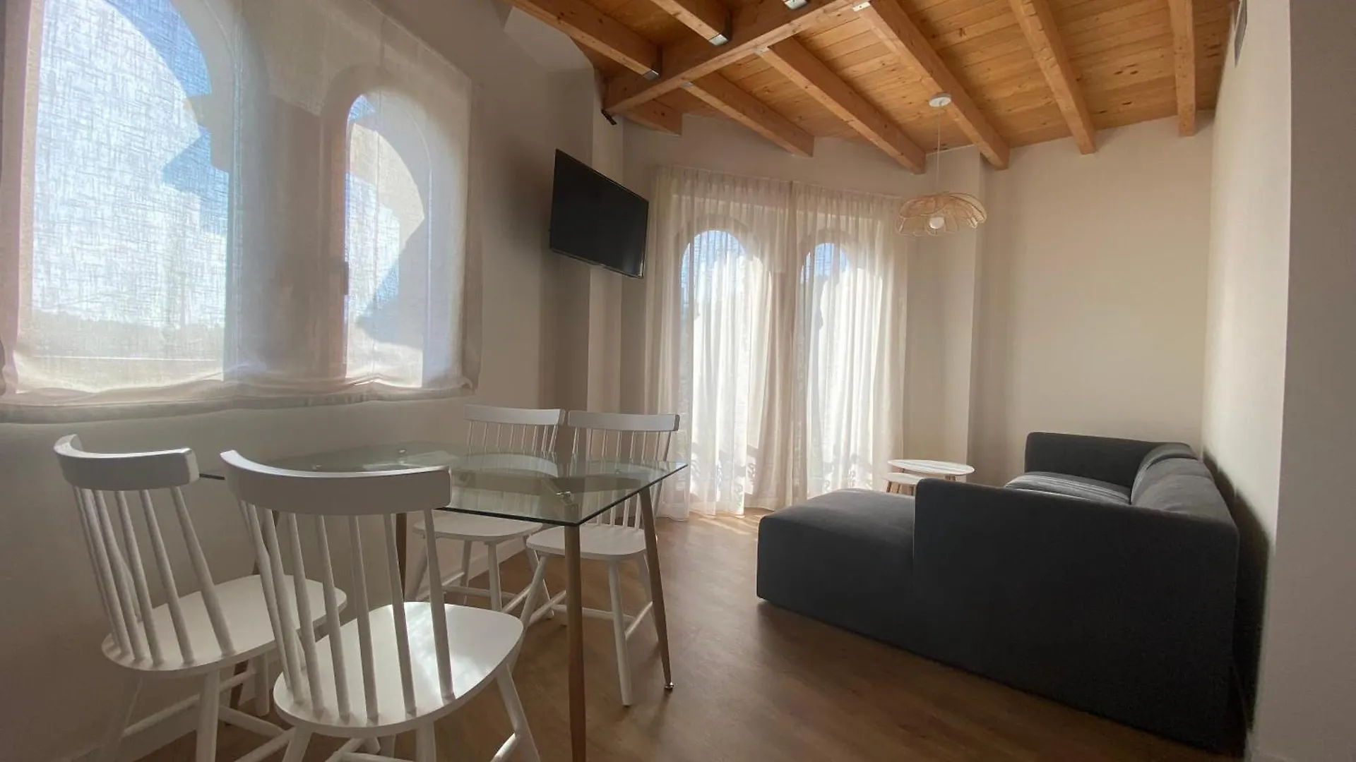 Apartamentos Palacio Alemar contacts